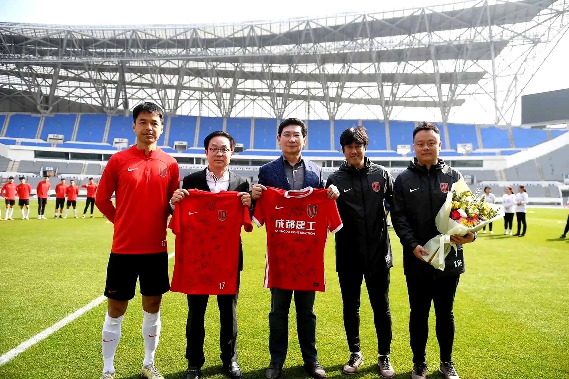 爱游戏体育包含广州队迎全明星赛关键赛；今夜单刀错失；更衣室稳定；赛季目标并未改变的词条