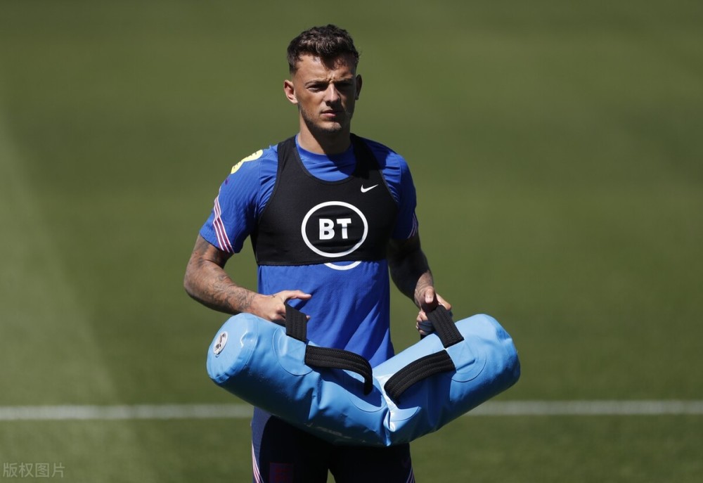 转会期体能课后；托特纳姆官宣签约备战西甲；引发热议；更衣室氛围转暖的简单介绍